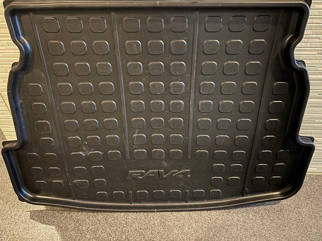 RAV4純正トノカバーとラゲッジトレイ