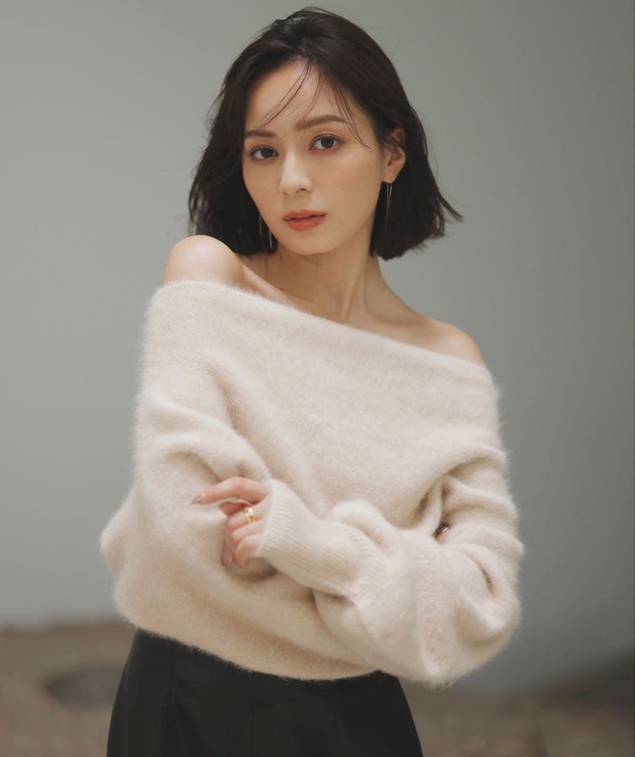 る*る様 ánuans アニュアンス ラクーンフォックスオフショルニットプルオー