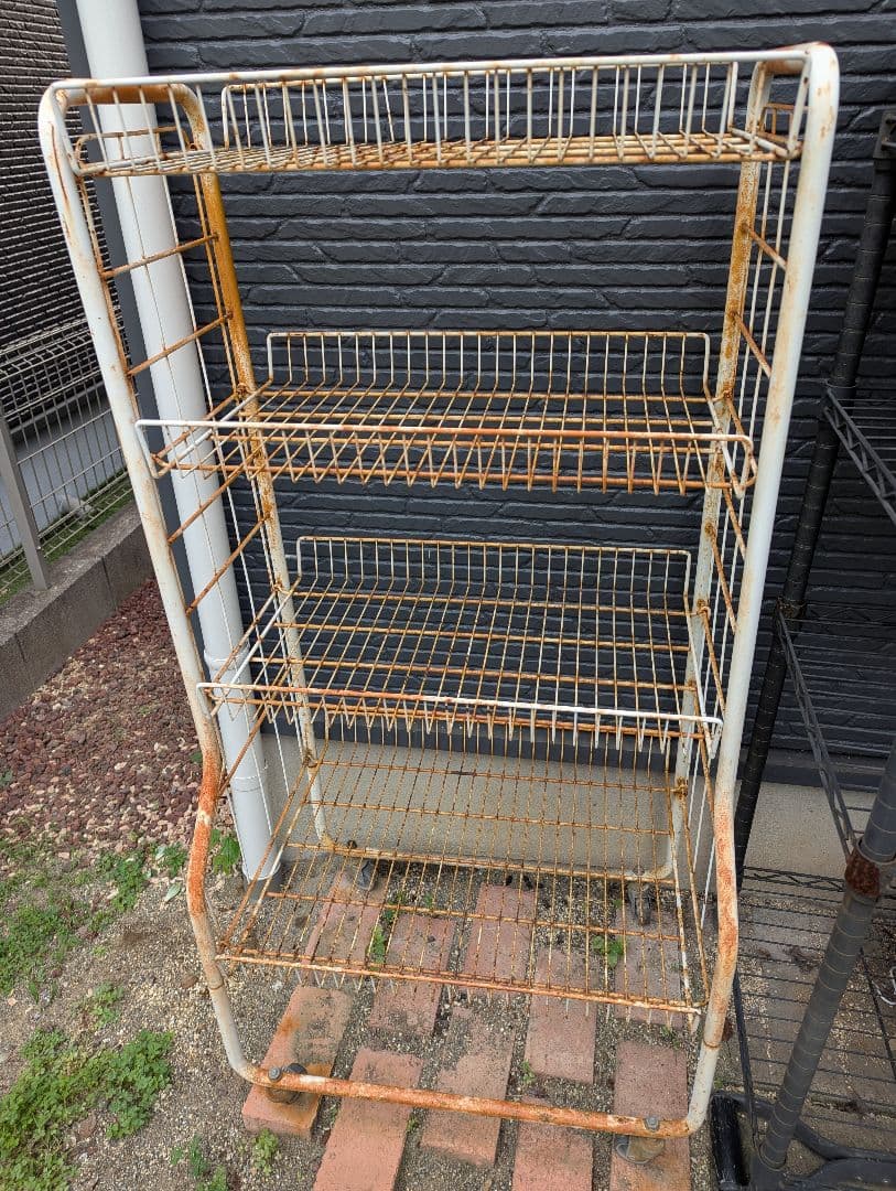 最終値下げ！　4段金属シェルフラック ？店舗什器アンティーク