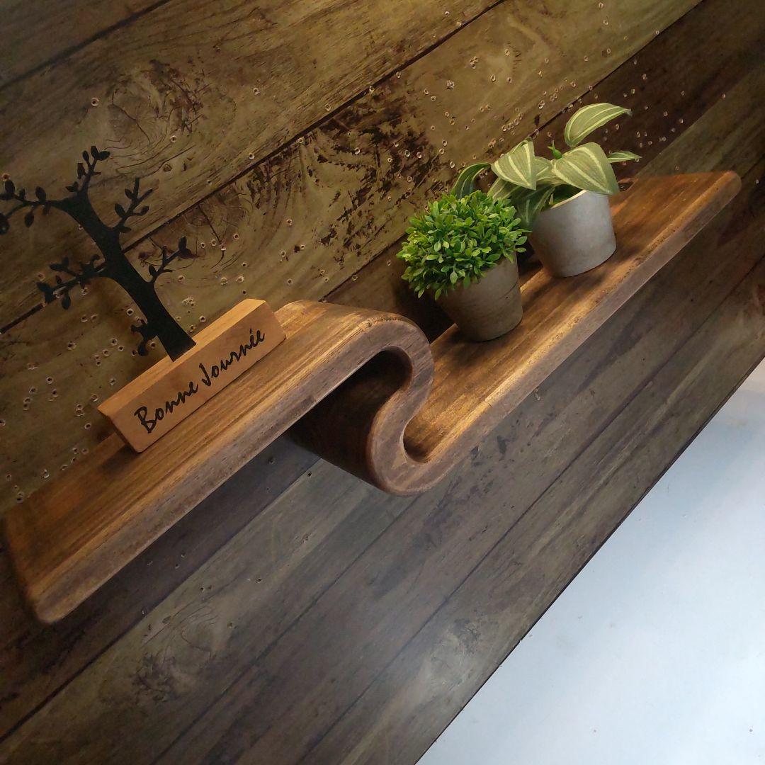 曲線デザイン　ウォールシェルフ　飾り棚　　エボニーブラック　懐深め２型