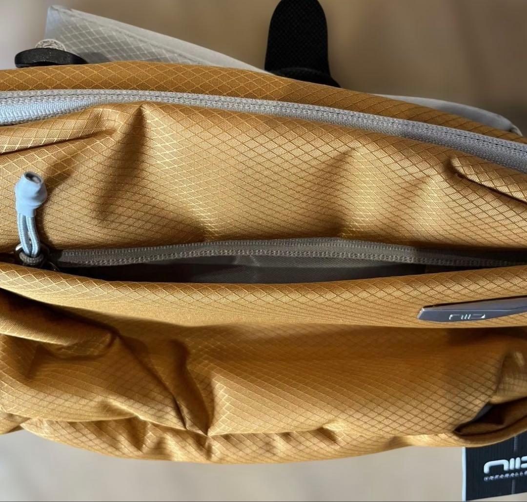 NIID NEO Nomad Sling バック（アンバーオレンジ）