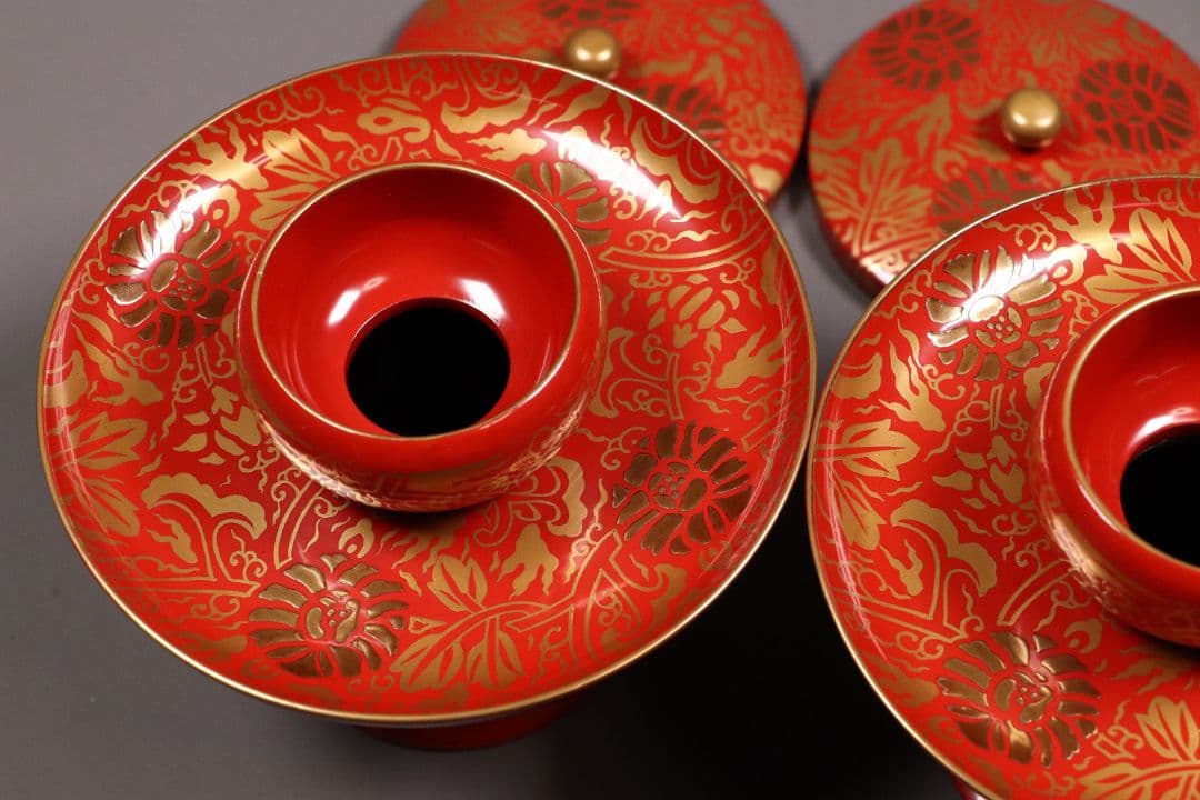 時代花唐草蒔絵 朱塗茶台 茶碗一対 天然木 金蒔絵 古伊万里【MA365】