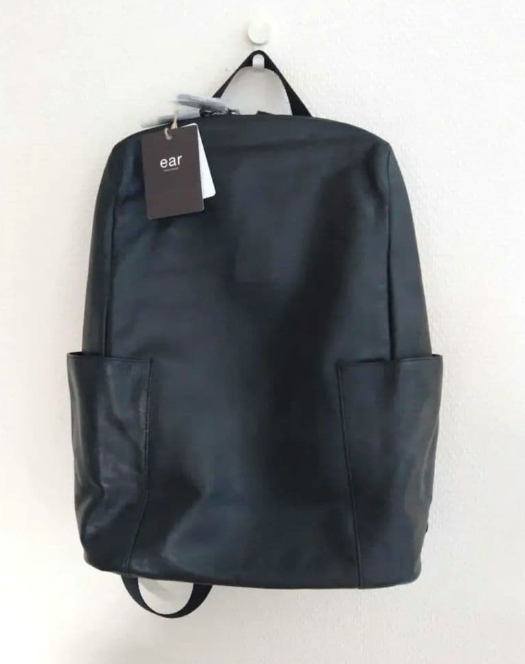 イアパピヨネ　リュック　レザー　牛革　ブラック