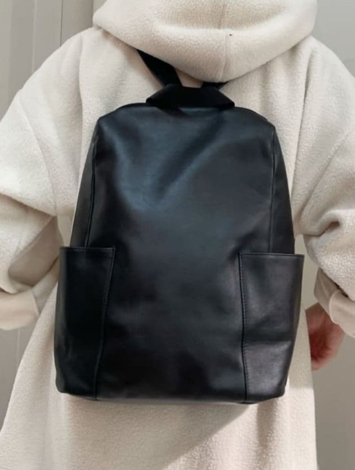 イアパピヨネ　リュック　レザー　牛革　ブラック