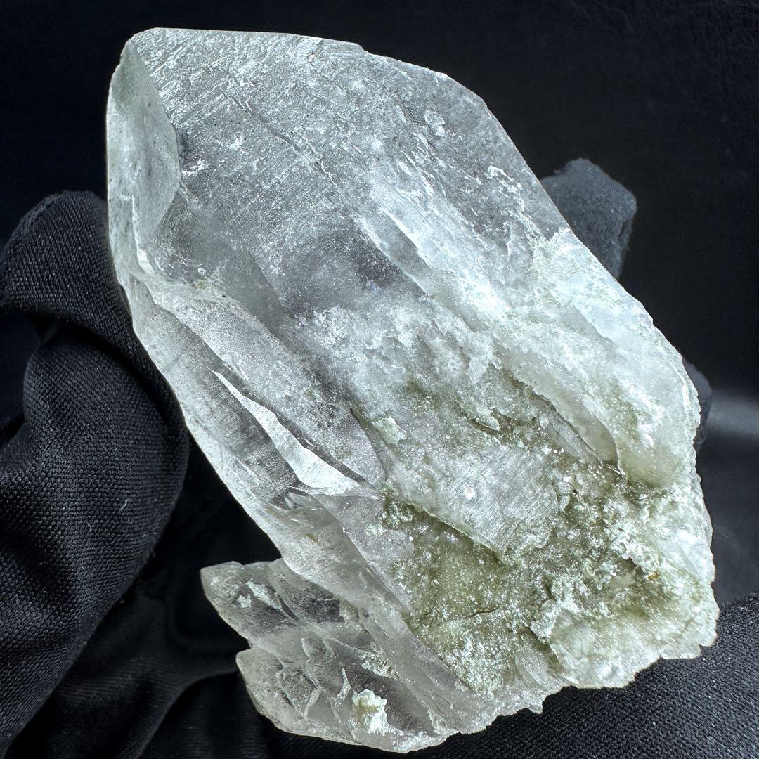 希少貴重マニハール産 高透明ヒマラヤ水晶クラスター クローライト共生A1215