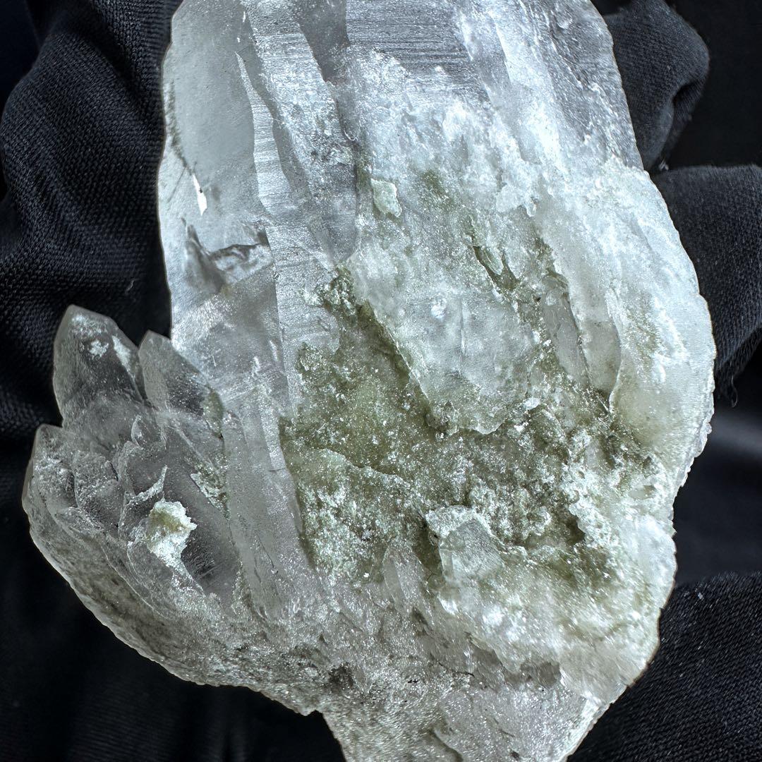 希少貴重マニハール産 高透明ヒマラヤ水晶クラスター クローライト共生A1215