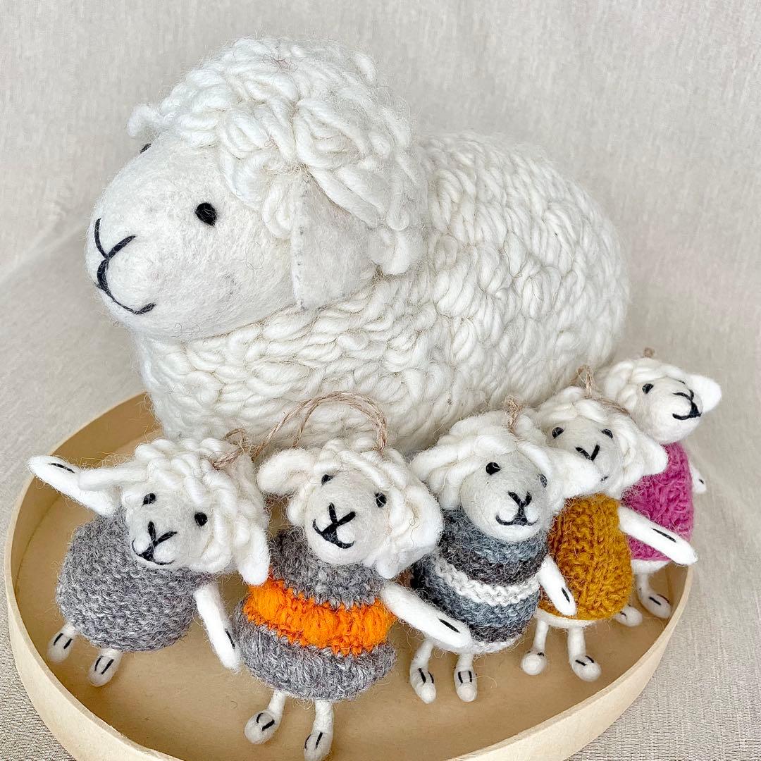 ハンドメイド モンゴル産 羊毛フェルト 羊のぬいぐるみ 約20cm