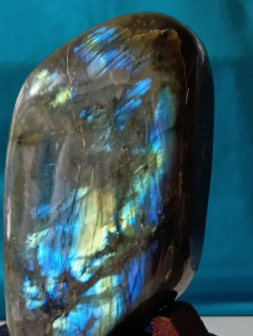 ラブラドライト　原石　台座付き