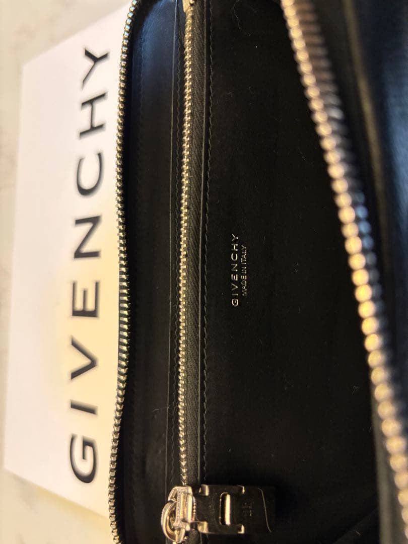 GIVENCHY ブラック 長財布