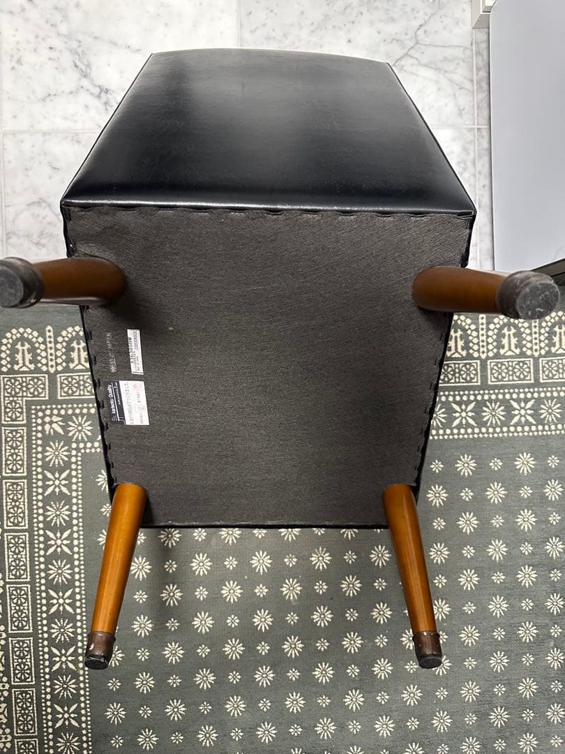 カリモク60 カフェチェア　スタンダードブラック(レザー)