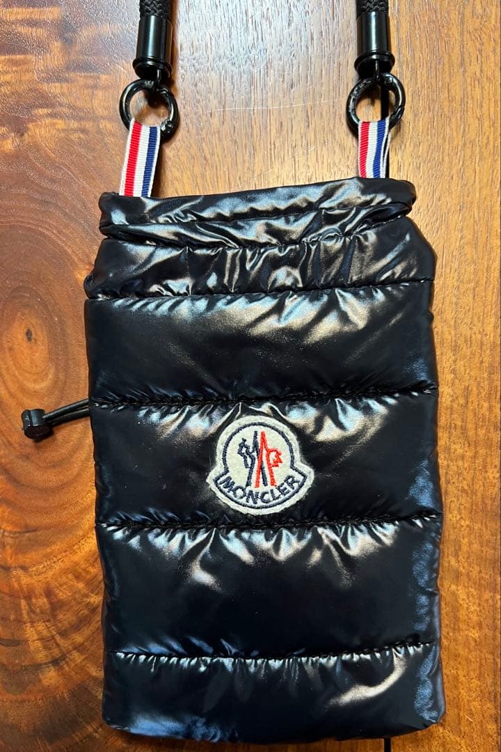 MONCLER ブラック サコッシュ・携帯入れ