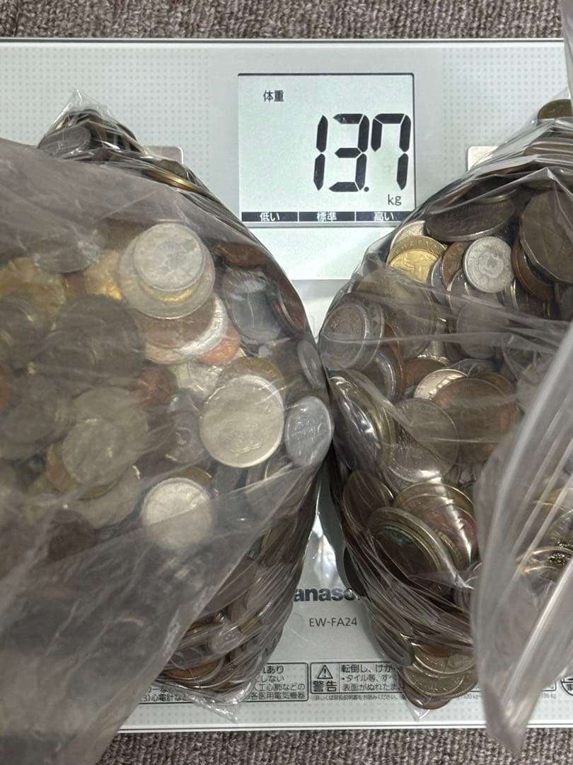 ま*お様 古銭　外国　銀貨　海外古札　その他メダルなど　まとめて　13.5