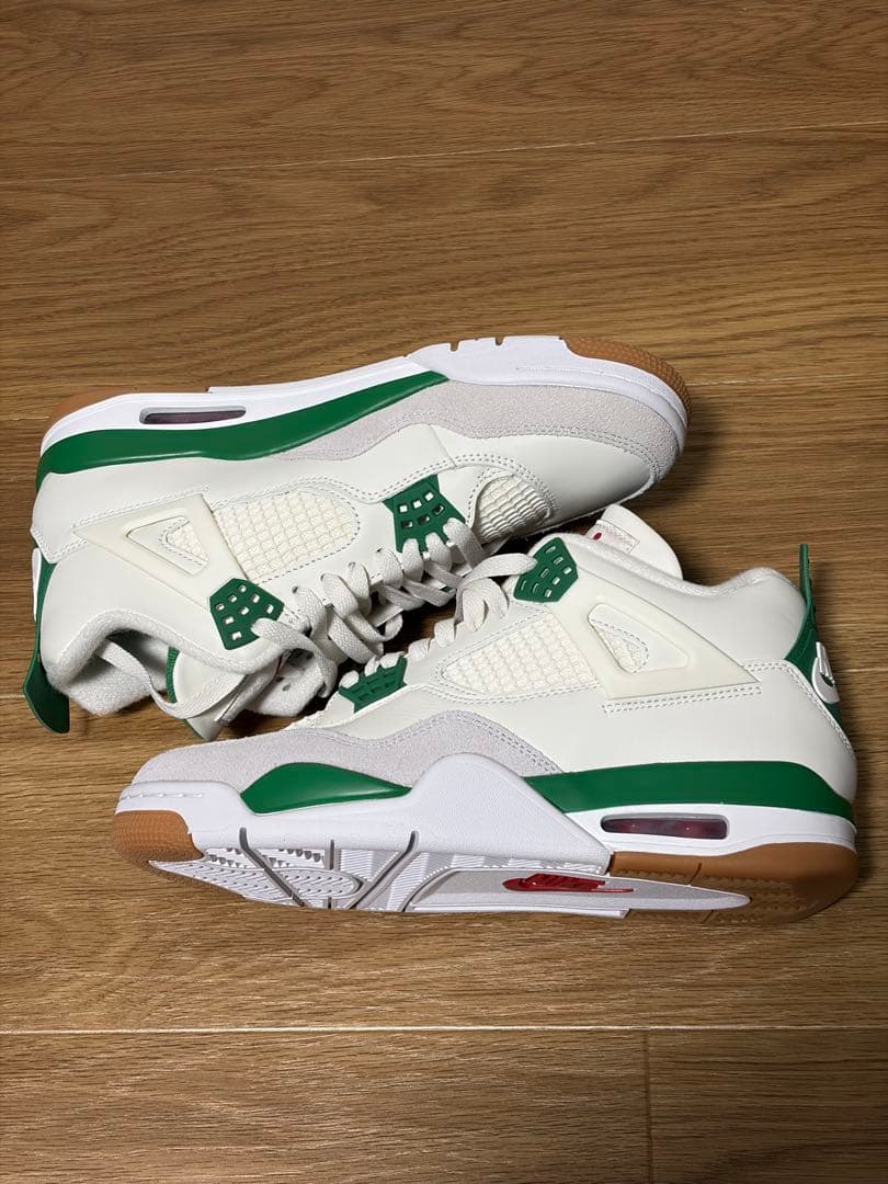 Nike SB × Air Jordan 4 Retro