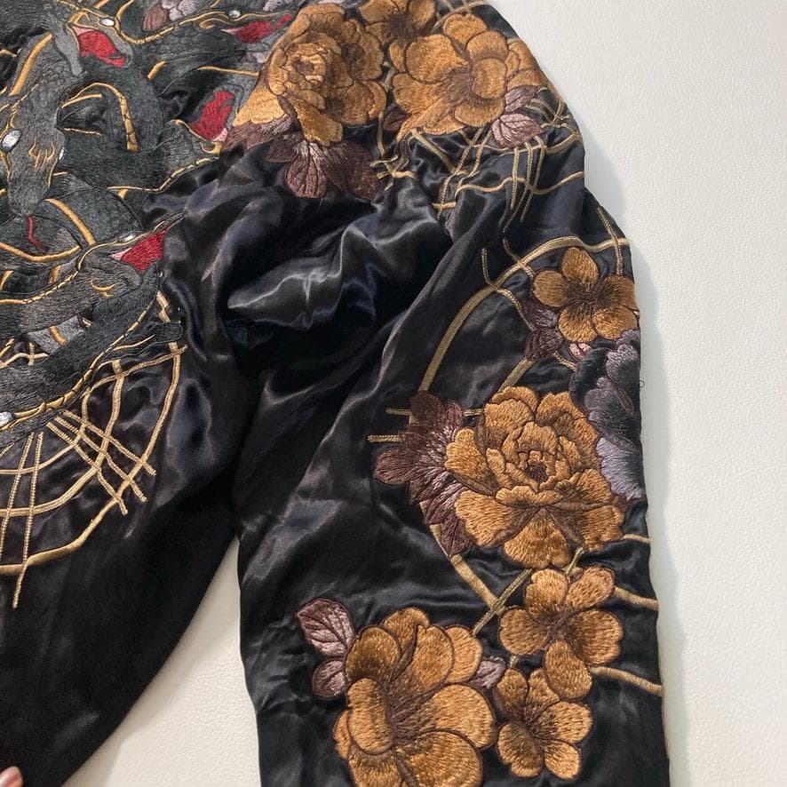 【アク】絡繰魂 粋 XLサイズ 八岐大蛇×牡丹 総刺繍 スカジャン 和柄