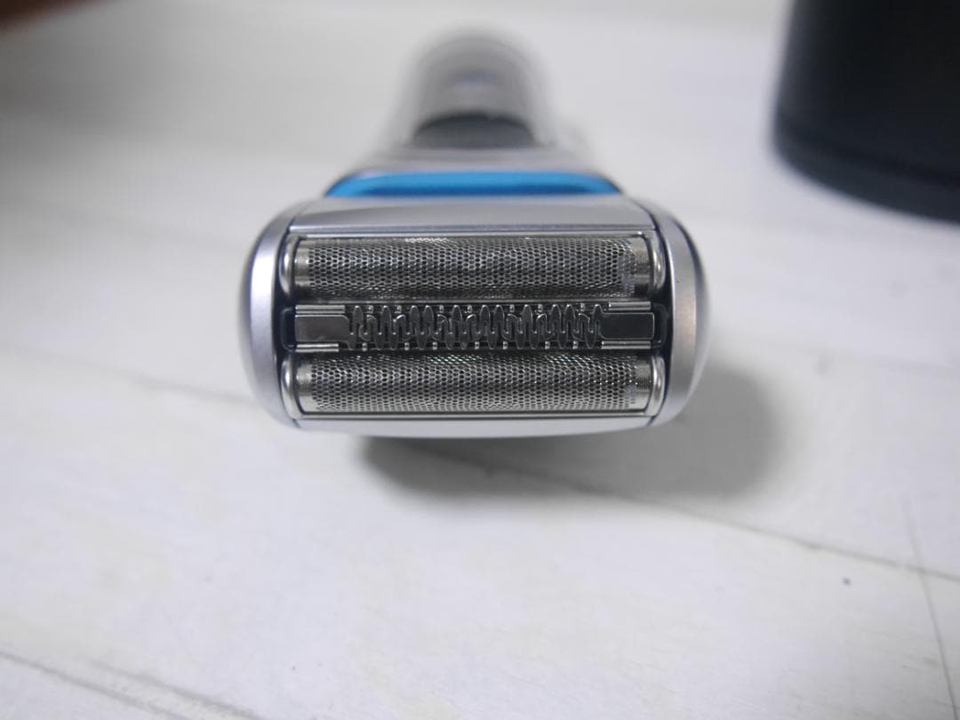 【替刃新品】Braun Series 8 メンズ電気シェーバー　洗浄機付き