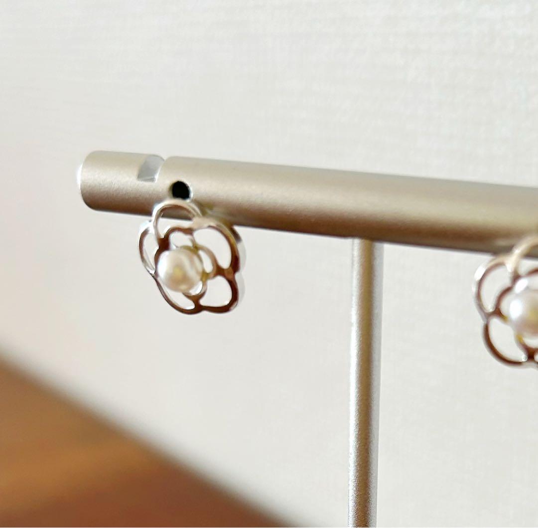 セール❣️18kホワイトゴールド本真珠のお花ピアス