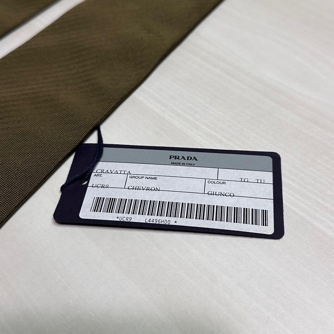 新品タグ付き☆プラダ☆ネクタイ☆カーキ☆ブラウン☆無地☆ヘリンボーン☆518