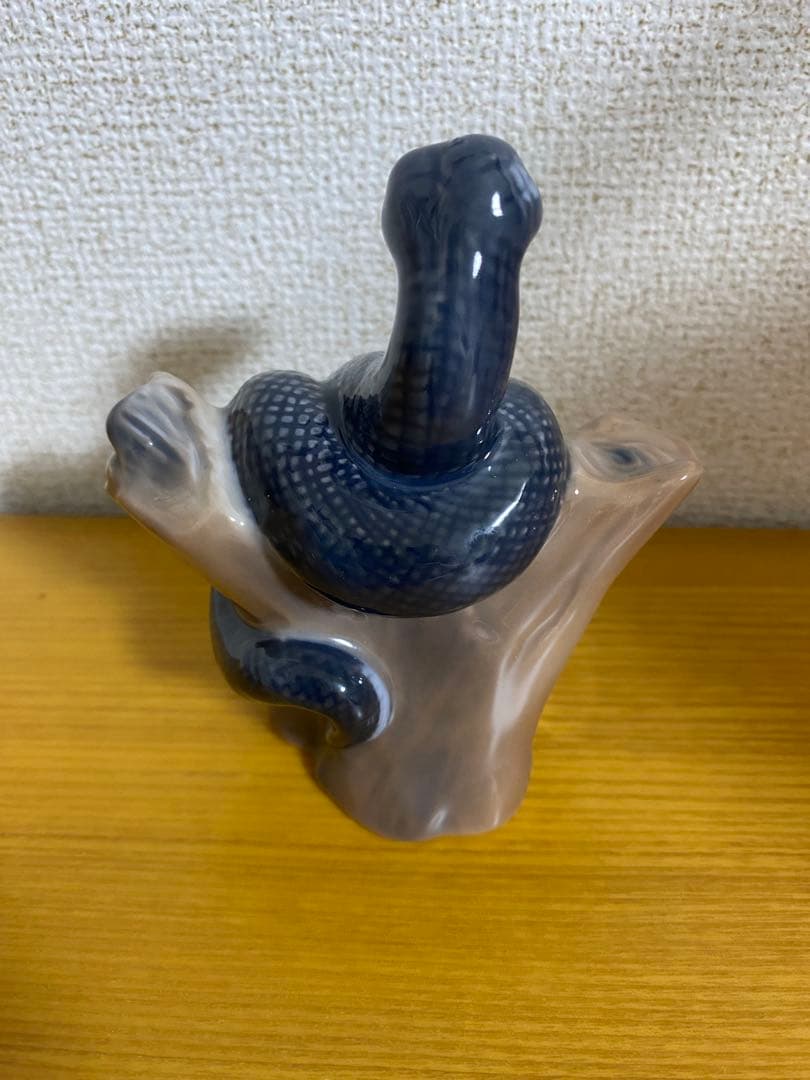   蛇の置物