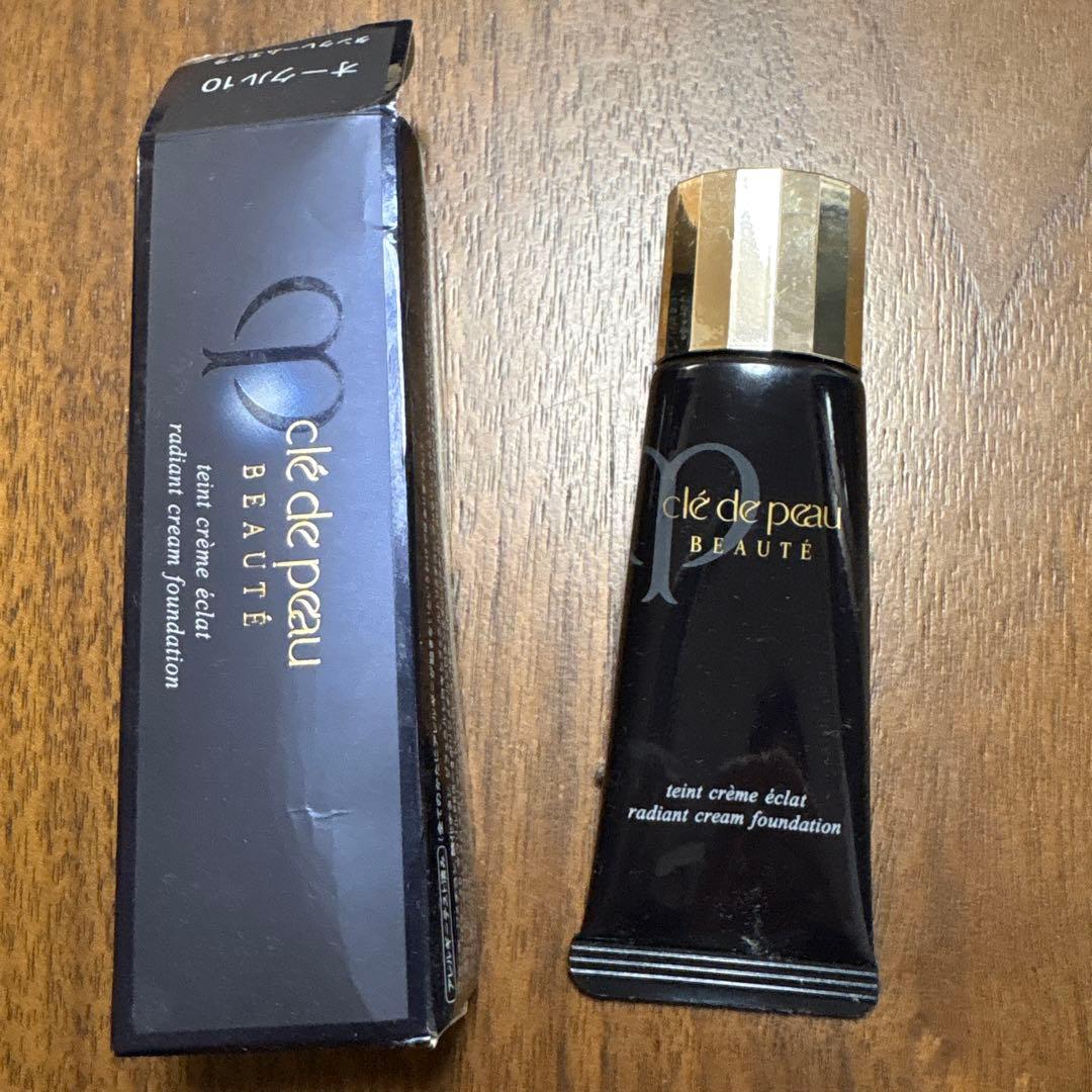 クレドボーポーテ　タンクレームエクラファンデーション　オークル10