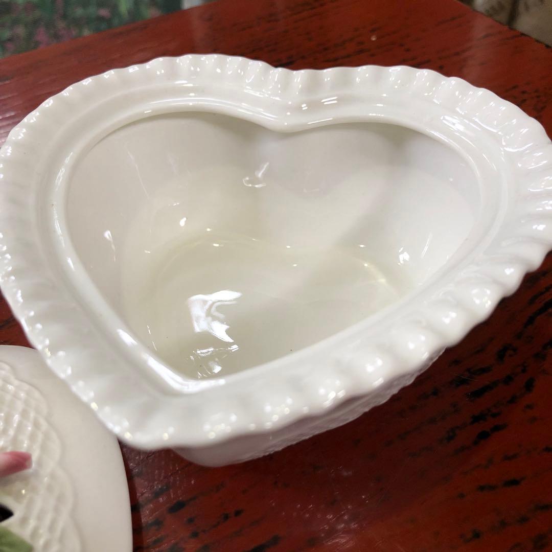 陶器製白いレースと薔薇彫刻のアンティーク小物入れハート型アロマポット 3個セット