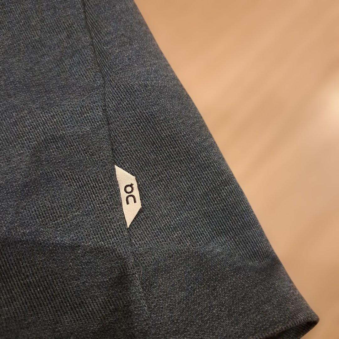 On running ¥29160 XS ネイビー フーディー 　セットアップ