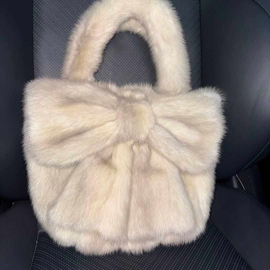 と*こ様 新品❣️豪華ミンクリボントートバック❣️優しいホワイト系❣️チンチラセ