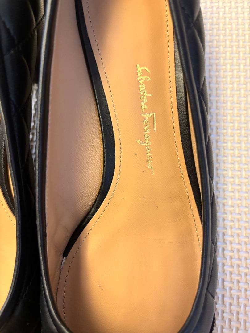 サルヴァトーレ フェラガモ ヴァラ リボン パンプス キルティング