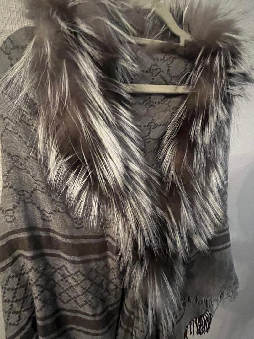 GUCCI モノグラムフォックスファー付き大判ストール