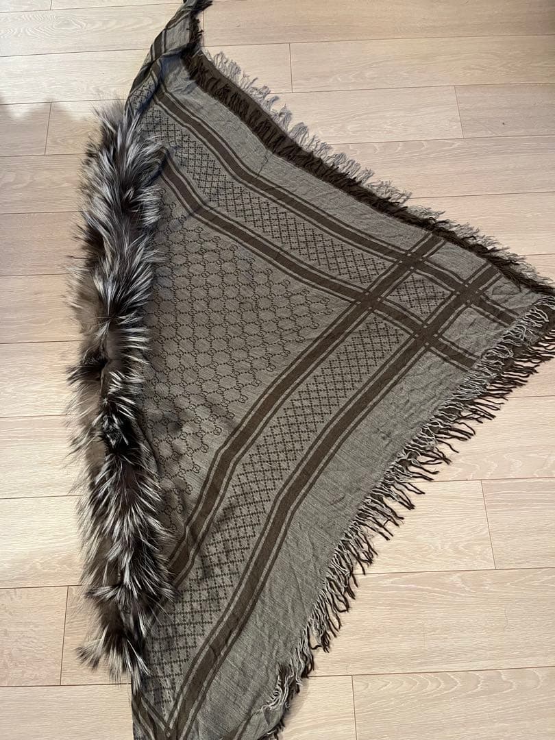 GUCCI モノグラムフォックスファー付き大判ストール