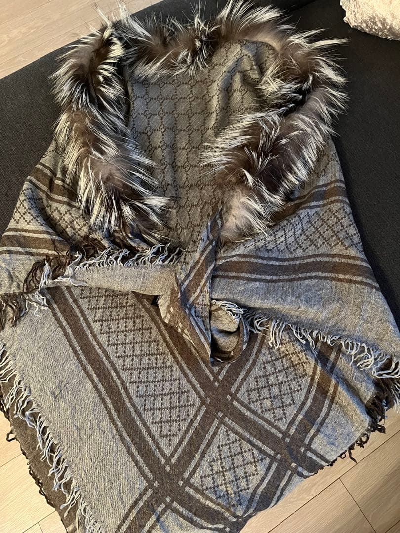 GUCCI モノグラムフォックスファー付き大判ストール