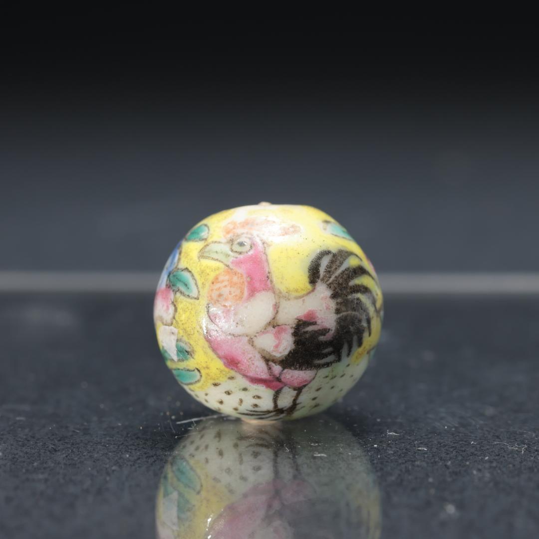 緒締め玉　陶磁器製　鶏と花　骨董　胴乱　印籠　R1451