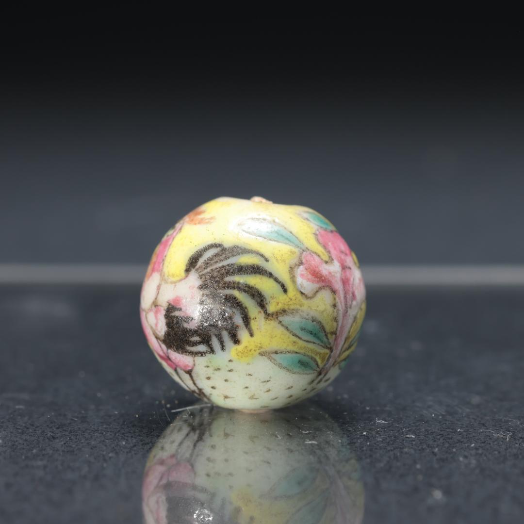 緒締め玉　陶磁器製　鶏と花　骨董　胴乱　印籠　R1451