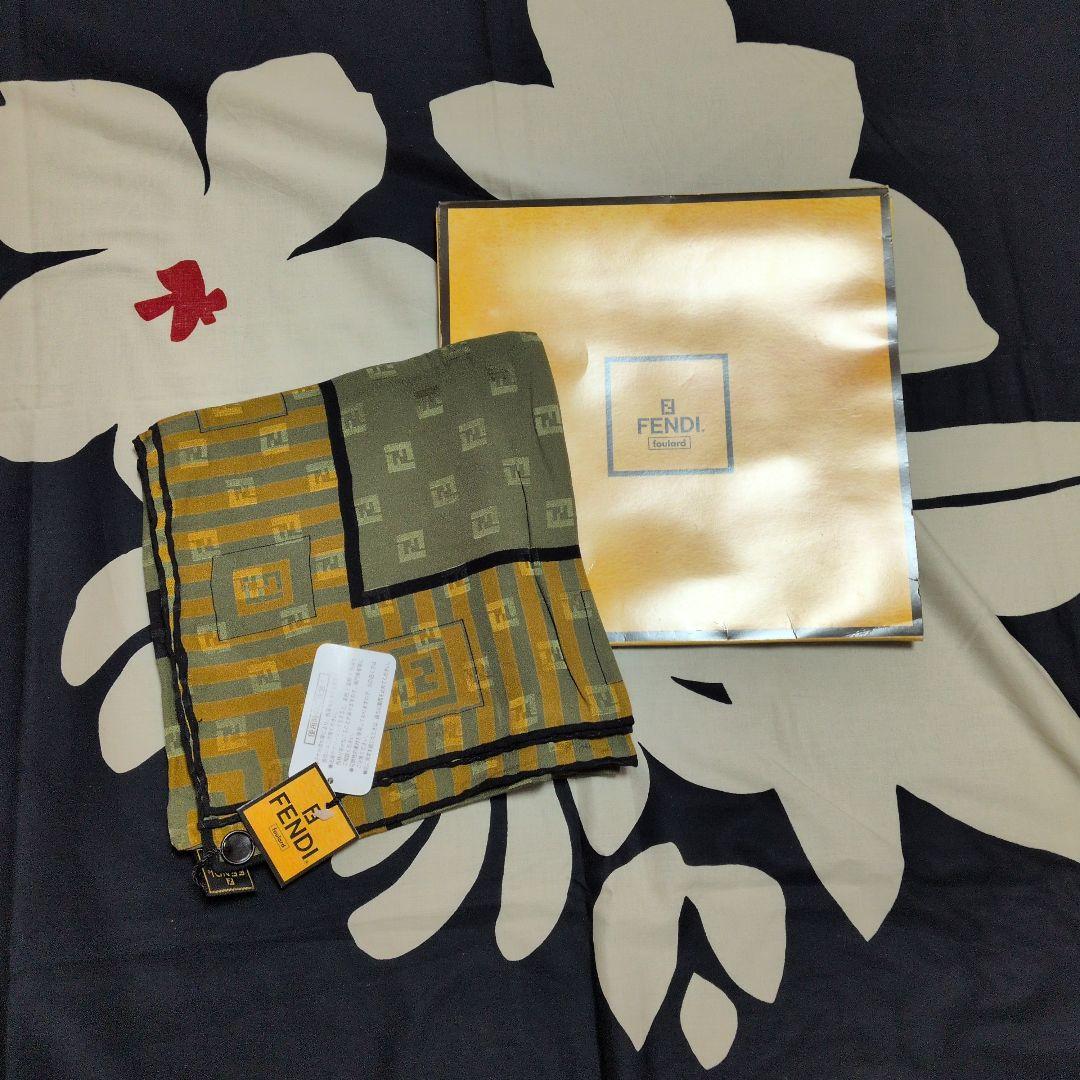 未使用　フェンディ　シルクスカーフ 約85cm