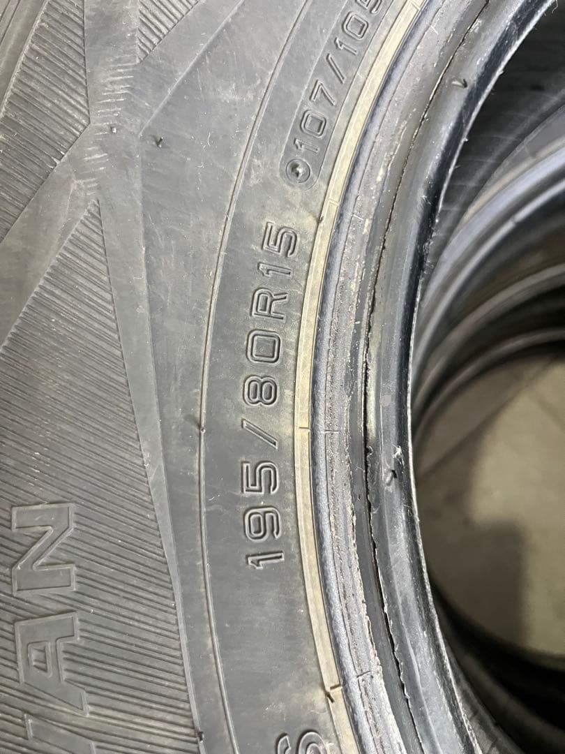 ⭐︎バリ溝‼︎⭐︎ダンロップ　SV01 195/80R15 冬タイヤ　2022年製