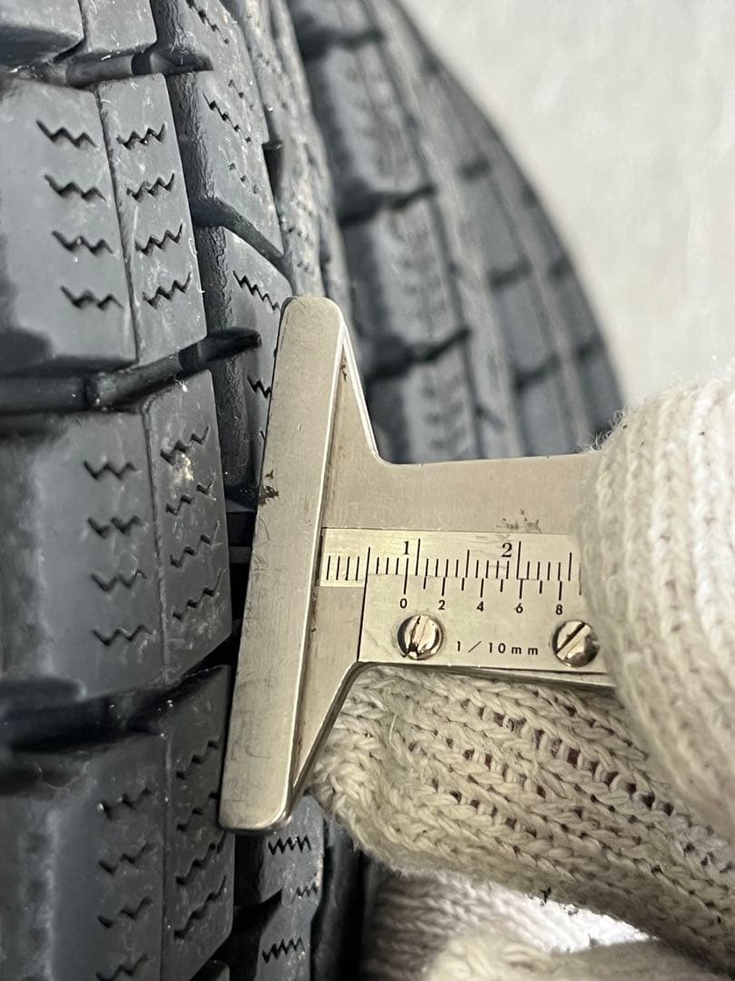 ⭐︎バリ溝‼︎⭐︎ダンロップ　SV01 195/80R15 冬タイヤ　2022年製