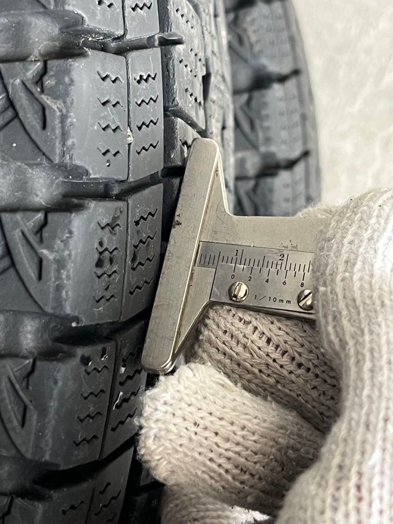 ⭐︎バリ溝‼︎⭐︎ダンロップ　SV01 195/80R15 冬タイヤ　2022年製