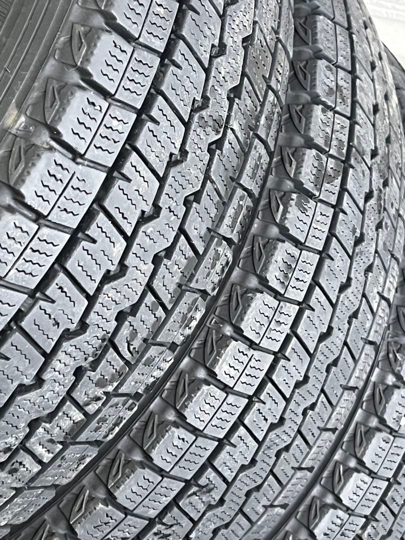 ⭐︎バリ溝‼︎⭐︎ダンロップ　SV01 195/80R15 冬タイヤ　2022年製