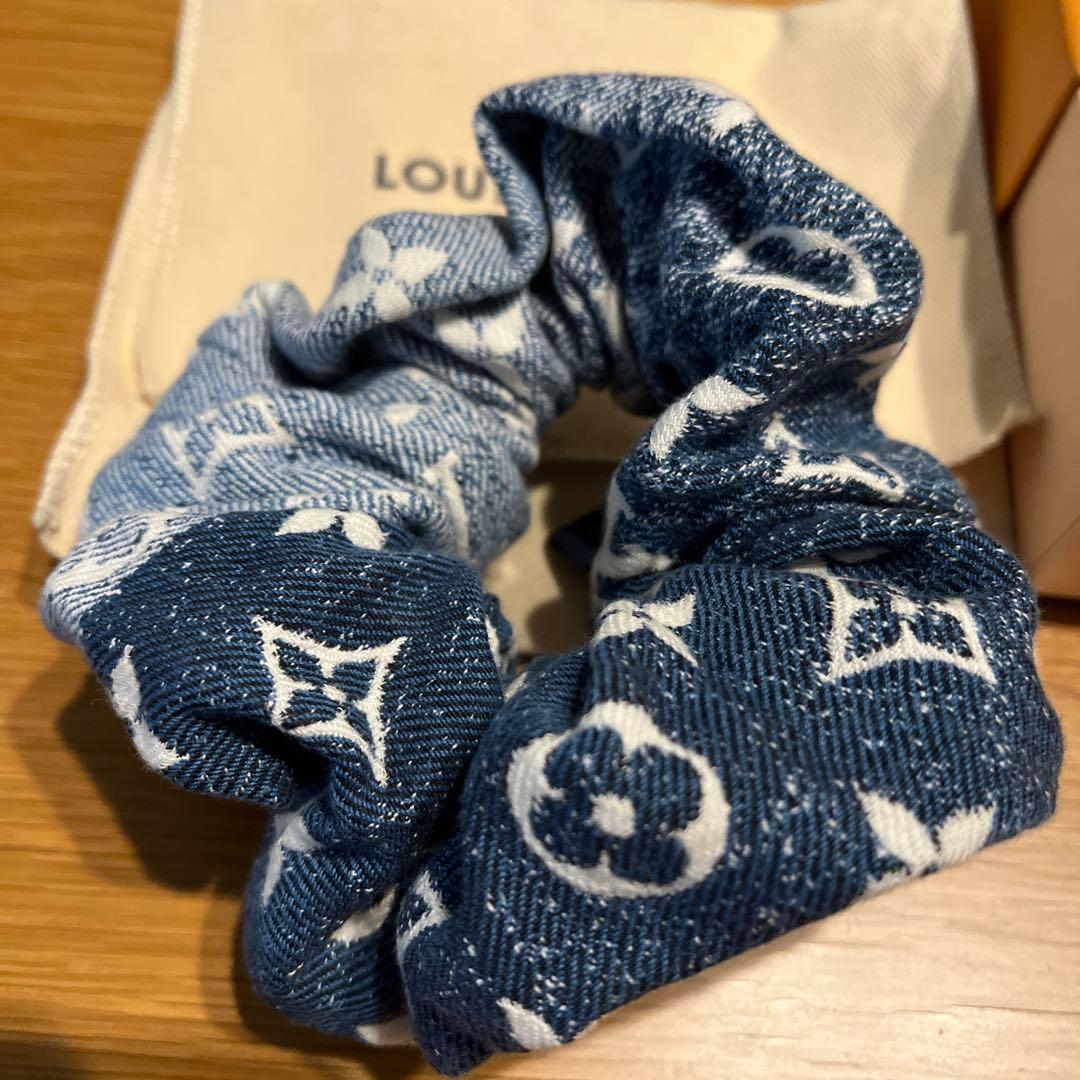 LOUIS VIITTON シュシュ