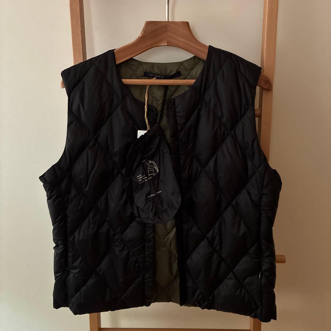 ナチュラルランドリー ライトダウン　ベスト　新品未使用　ブラック×カーキ