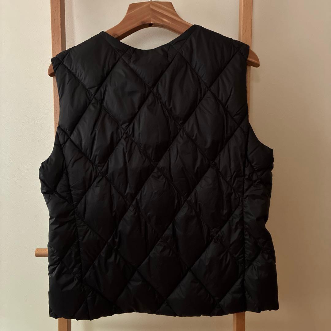 ナチュラルランドリー ライトダウン　ベスト　新品未使用　ブラック×カーキ