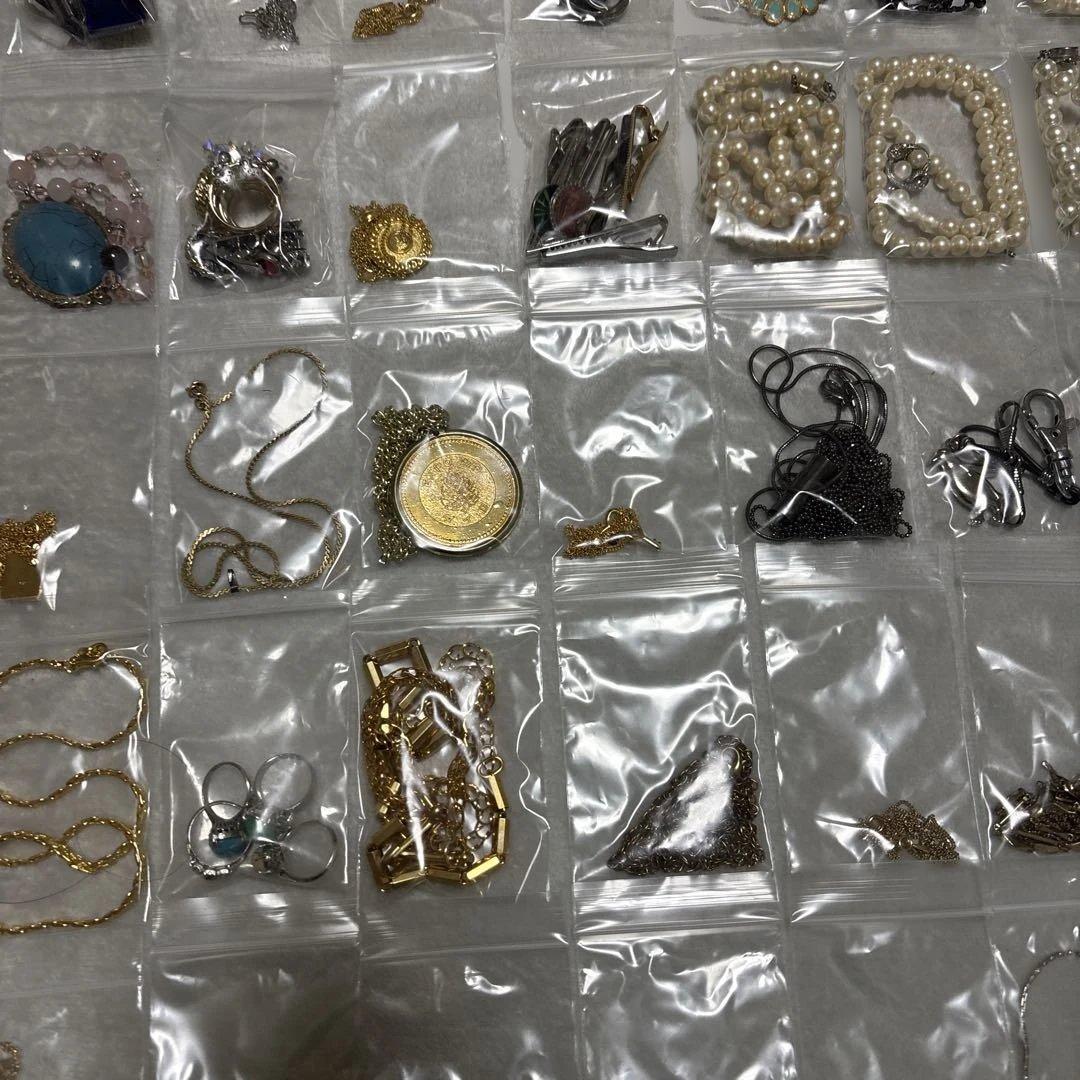 遺品整理品❗️アクセサリー まとめ売り 大量 ジャンク品 ネックレスなど