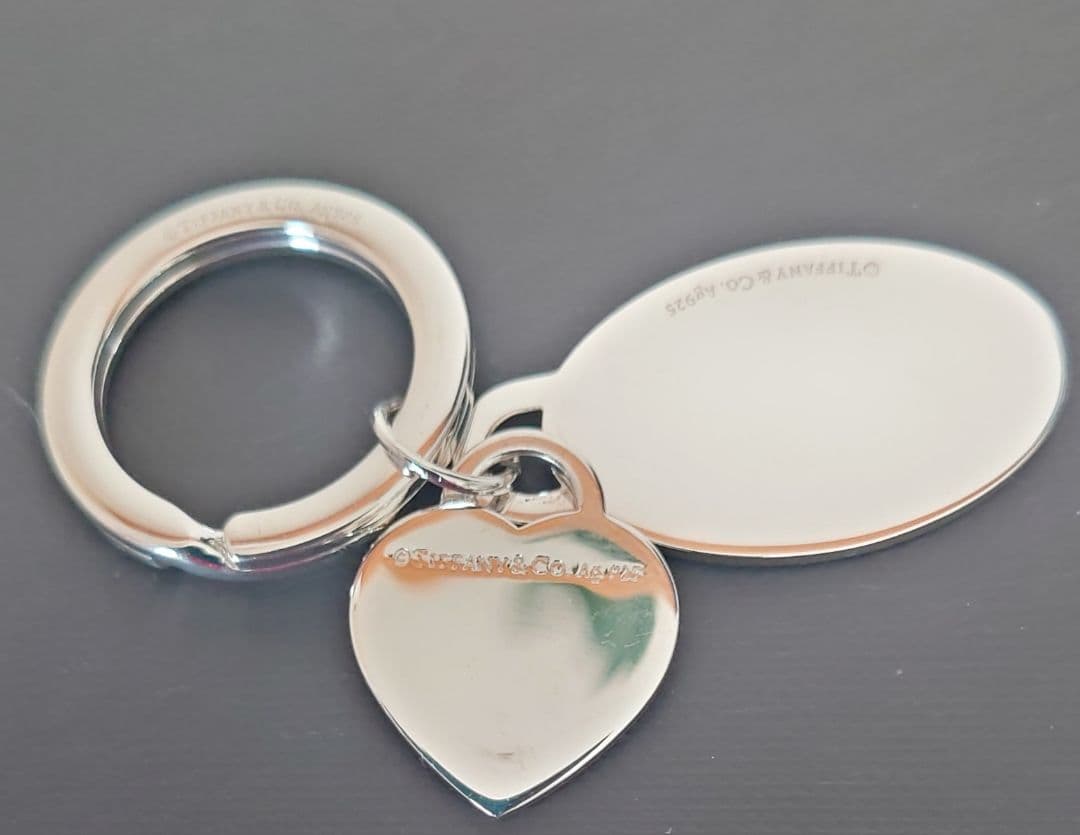 オーバル ＆ ハート タグ キーリング シルバーにティファニー ブルー