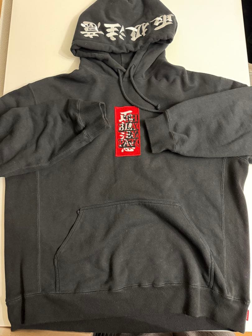 ブラックアイパッチ　パーカー