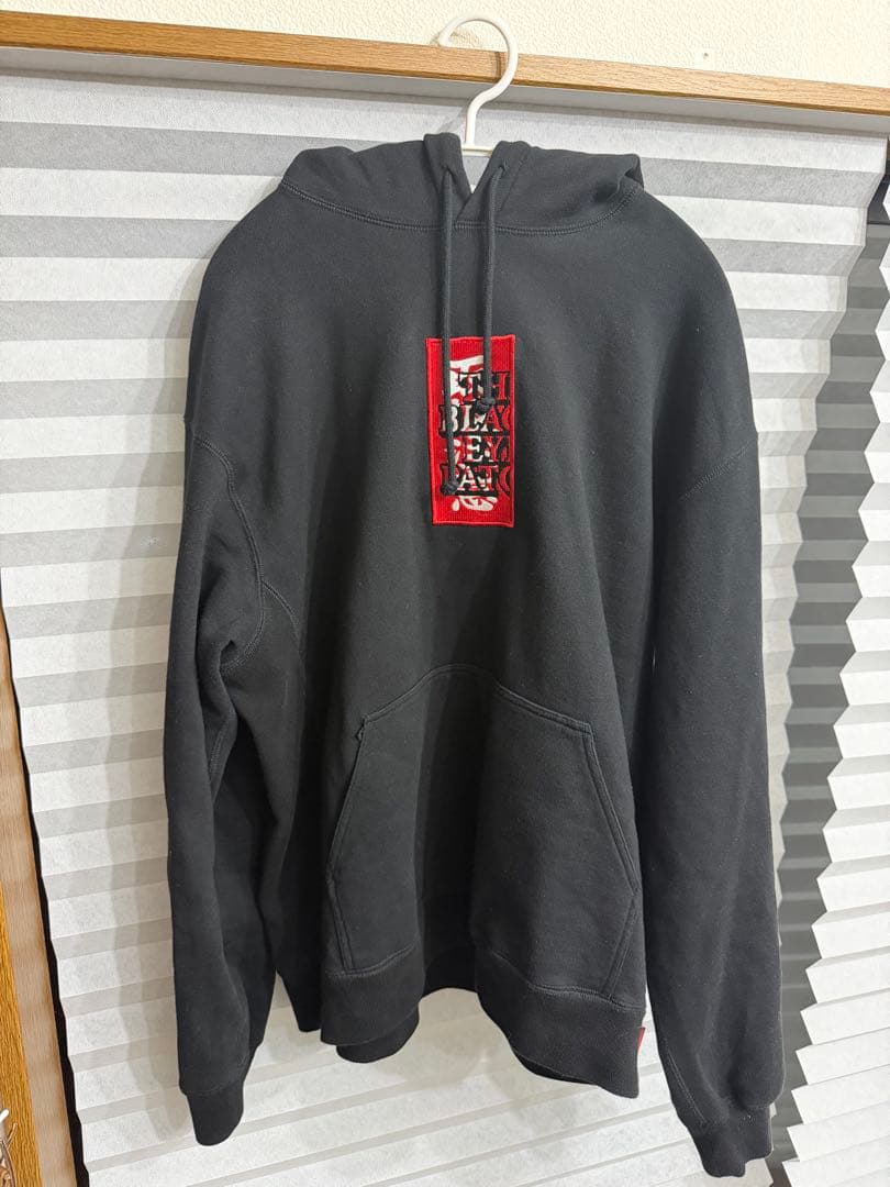 ブラックアイパッチ　パーカー