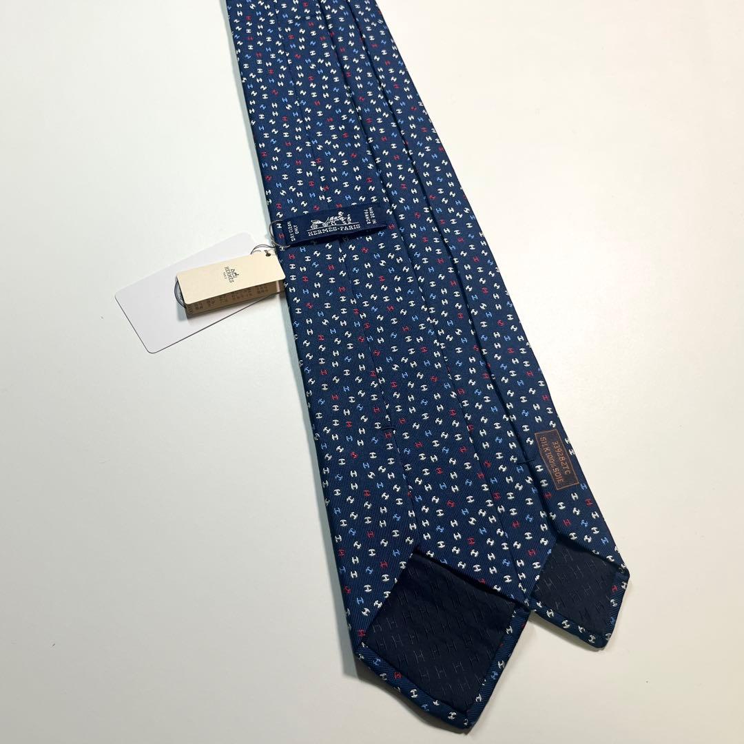 希少✨未使用✨HERMES エルメス　ネクタイ　高級シルク　H柄 アニマル