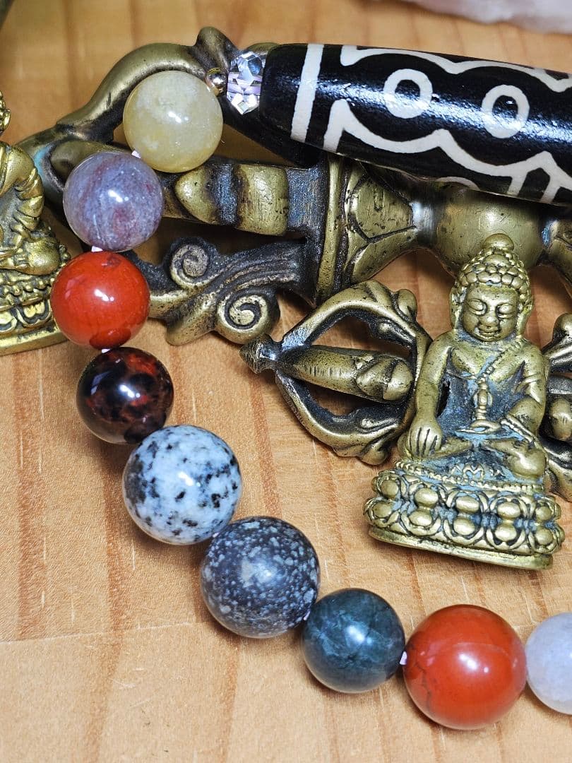 奇跡の十五眼天珠と日本銘石たちのブレス