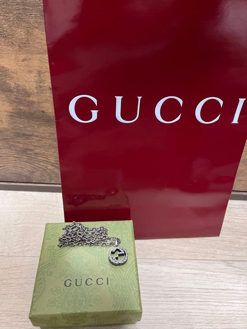 y*a様 GUCCI シルバー ネックレス ロゴペンダント