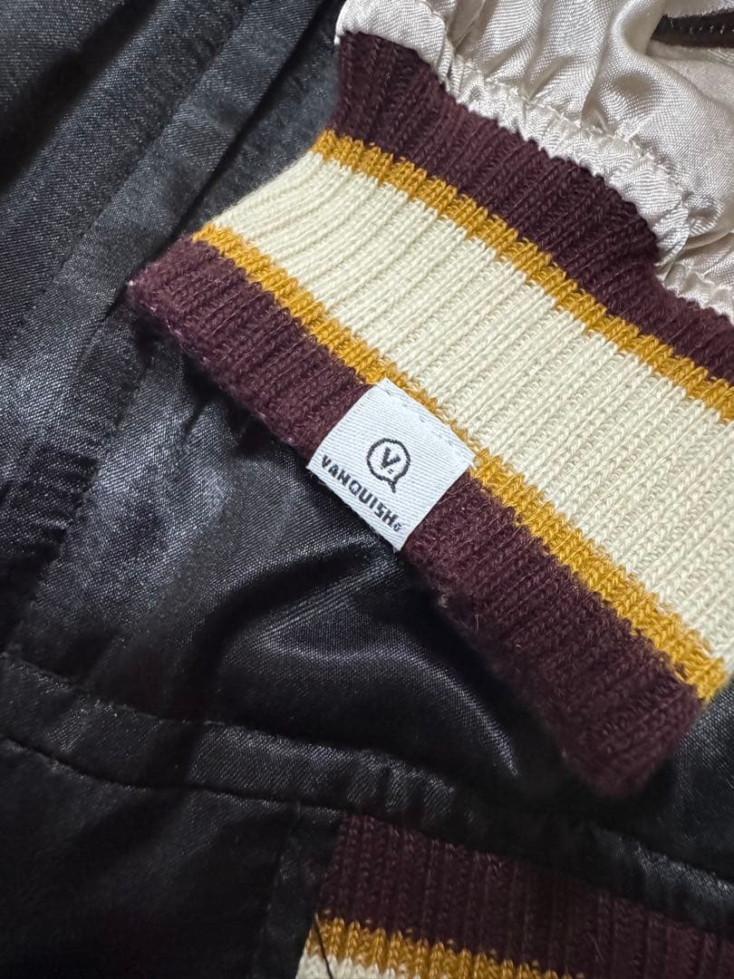 刺繍入りサテン スカジャン 黒/白