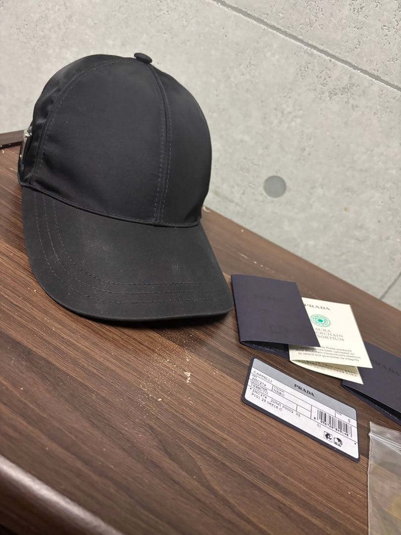 PRADA ナイロンベースボールキャップ