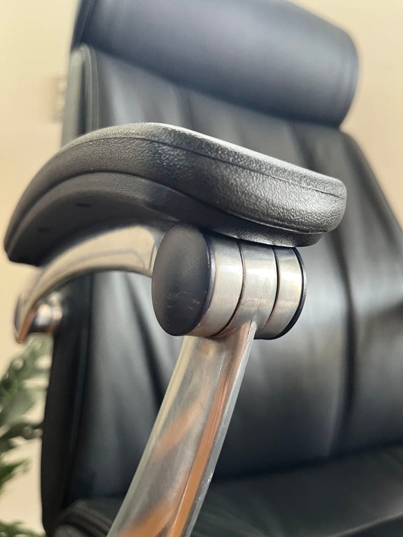 オカムラ　VILLAGE ビラージュ　エグゼクティブチェア　黒　本革　ハイバック